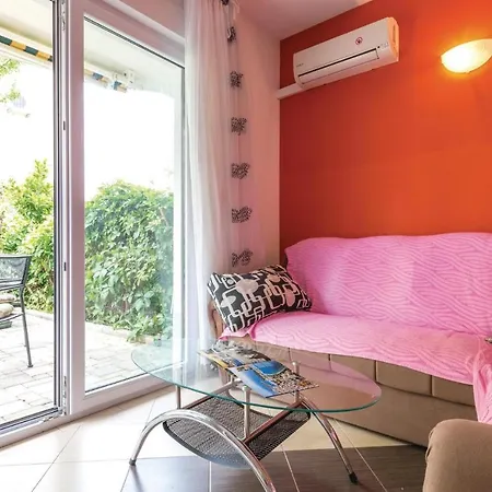 Lovely In With Wifi Appartement Makarska